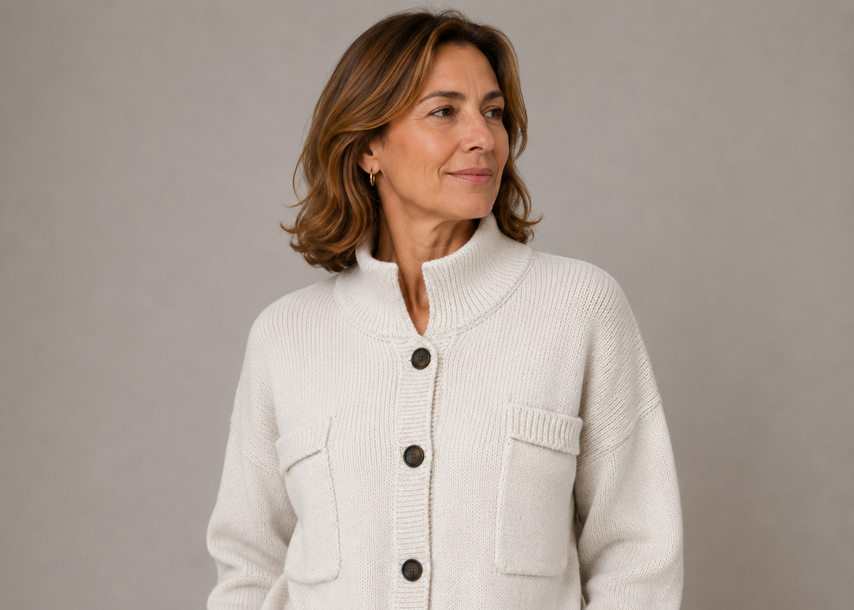 Augusta™ Cárdigan con botones y cuello alto